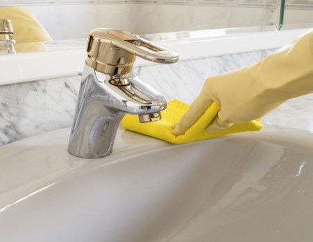 Requesting a quotation for carpet cleaning in E5